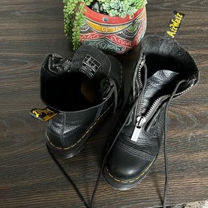 Dr. Martens Sinclair Boots